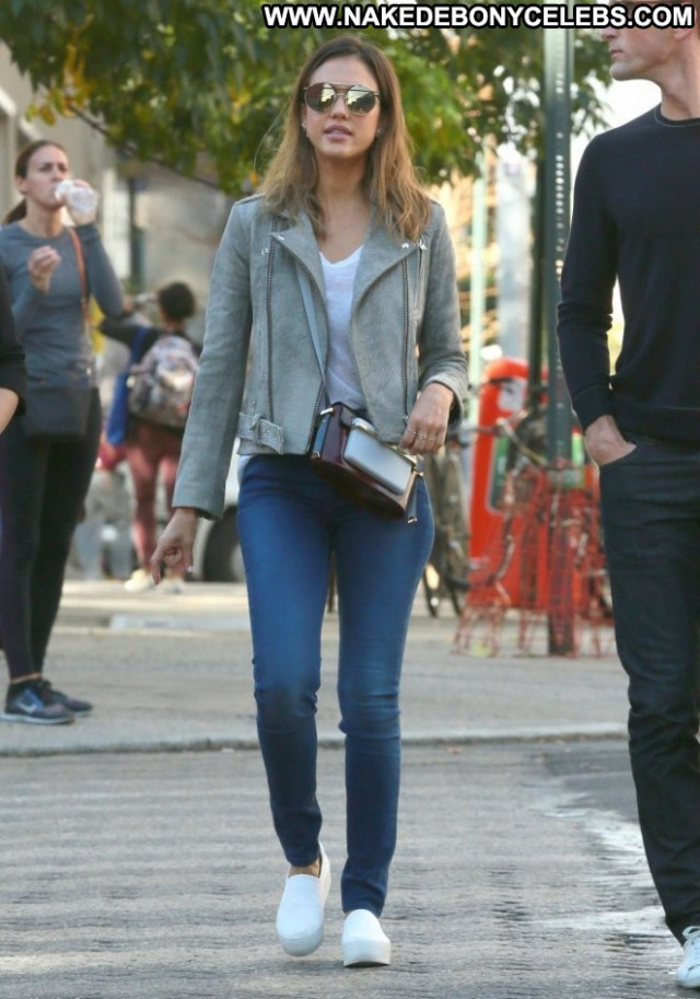 Jessica Alba Posing Hot Nyc Paparazzi Jeans Babe Beautiful Celebrity