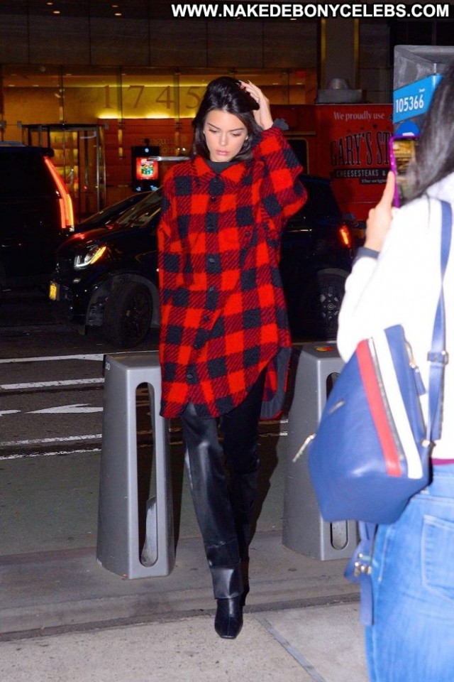 Kendall Jenner New York Posing Hot Paparazzi Celebrity Beautiful Babe